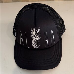 Black Aloha Trucker Hat *New 🧢🍍